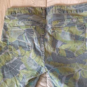 Gap size 28, regular 1969, tropical print, straight / skinny jeans